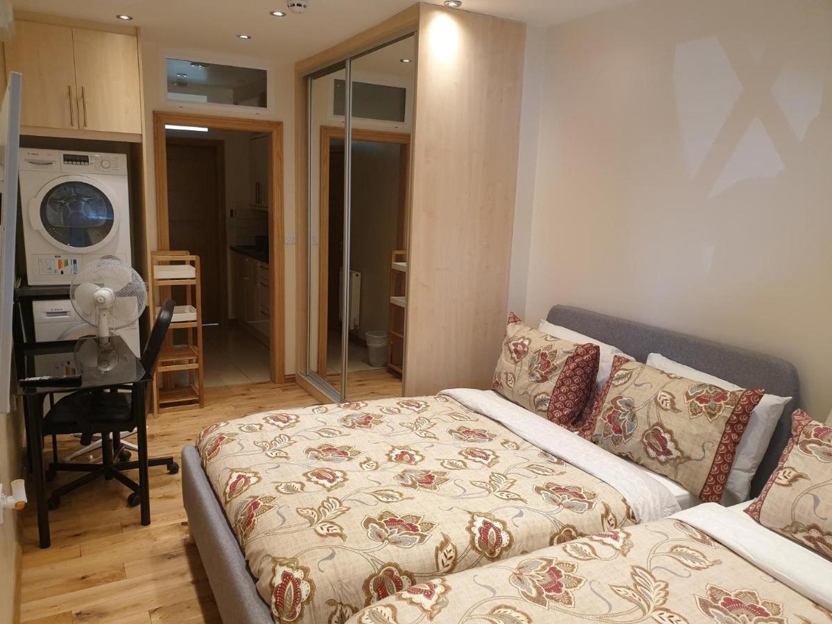 London Luxury Apartments 1Min Walk From Underground, With Free Parking Free Wifi Exterior foto